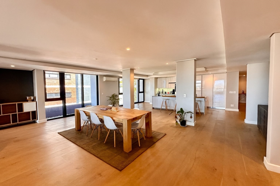 4 Bedroom Property for Sale in Green Point Western Cape